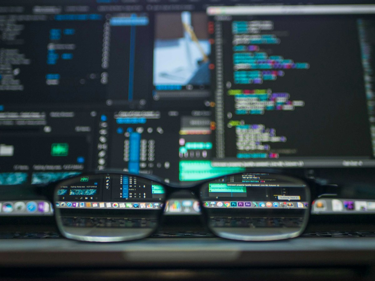 Notebook com código e terminal durante debug de integração